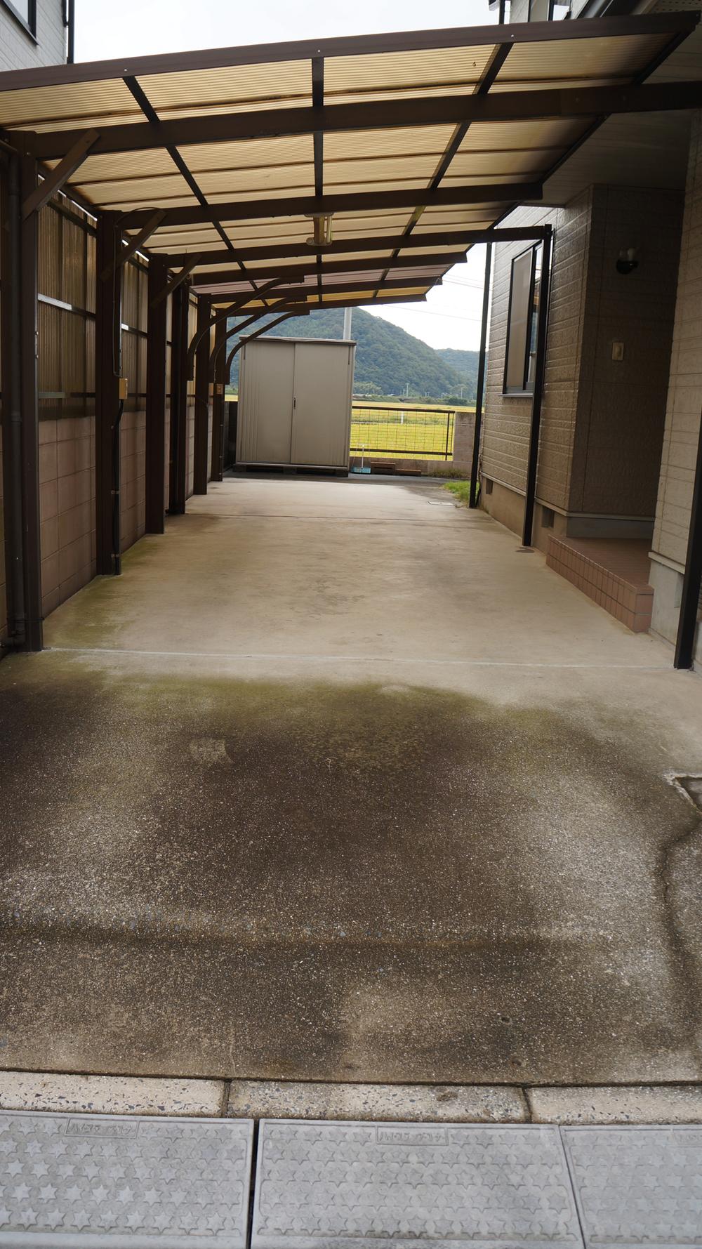 Parking lot. With car port in the parking lot!