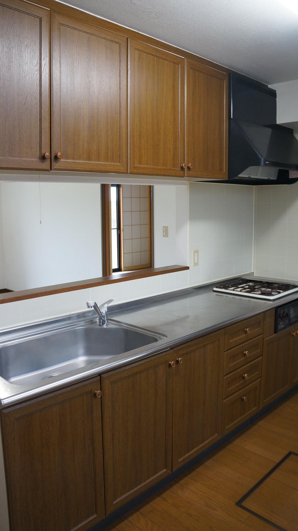 Kitchen. Face-to-face system Kitchen! Kitchen back You can put housed plenty!