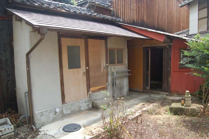Bathroom. External bathroom