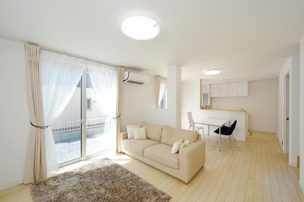 Living. Living photo. Brightly, Hiroi LDK. Families will gather naturally.