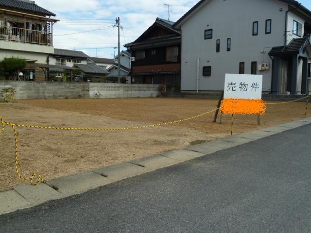 Local photos, including front road. Local (11 May 2013) Shooting