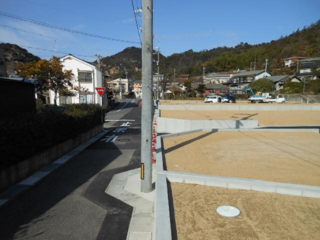 Local photos, including front road. Local (12 May 2013) Shooting