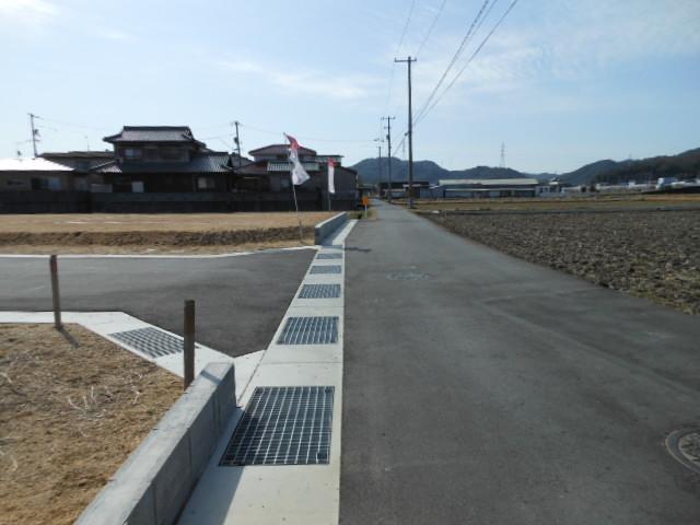 Local photos, including front road. Local (February 2013) Shooting