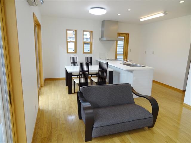 Living. Total about 500,000 yen worth furnished