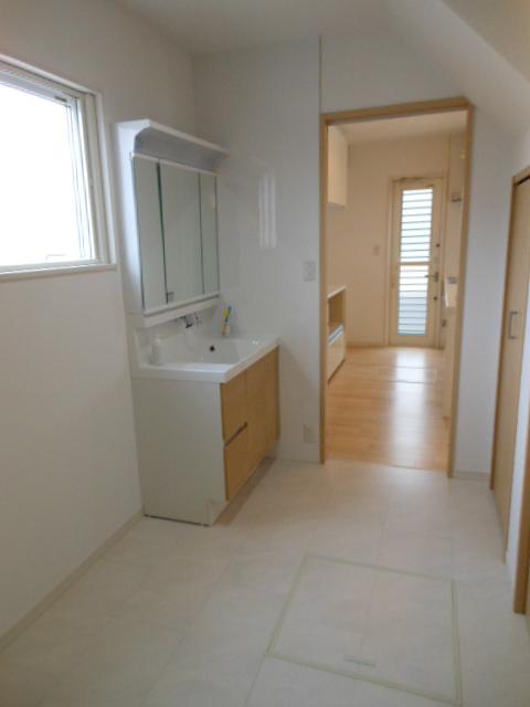 Wash basin, toilet. Indoor (February 2013) Shooting