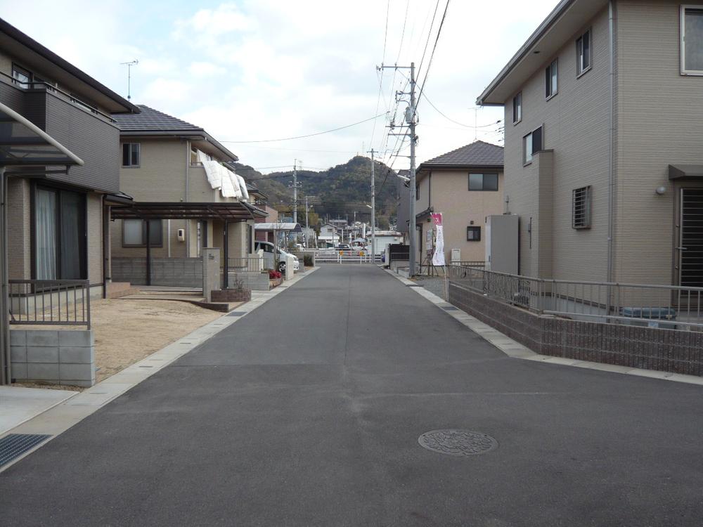 Local photos, including front road. Local (February 2012) Shooting