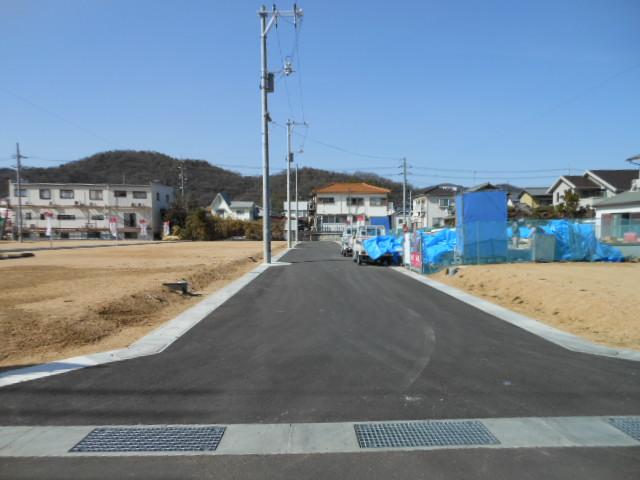 Local photos, including front road. Local (February 2013) Shooting