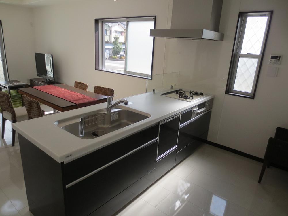 Room (late October 2013) Shooting It is spacious space of kitchen Storage of slide type is plenty Shimae the right man in the right place, And out easier