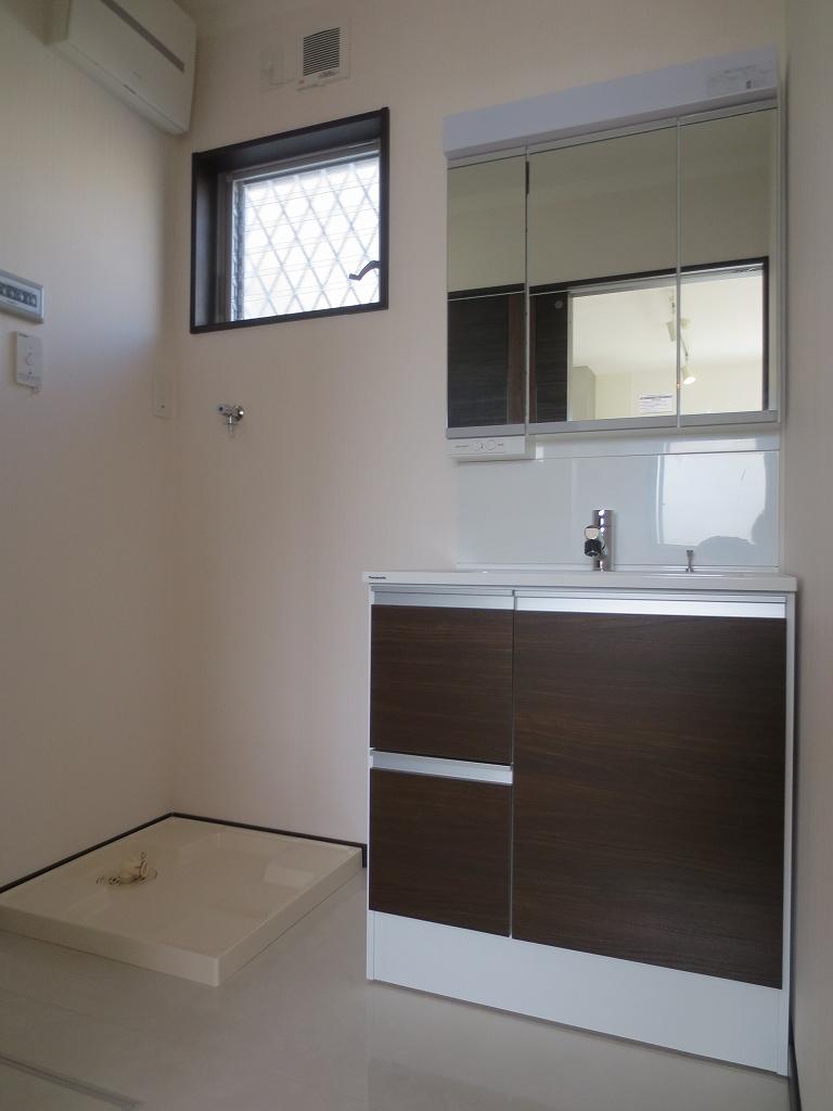 Room (late October 2013) Shooting It is vanity space Simple as refreshing, It is and easy-to-use suggestions basin dressing