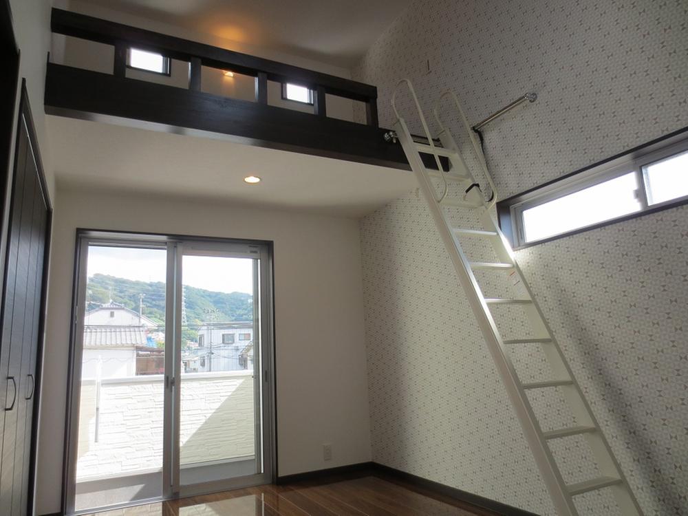 Non-living room. Room (late October 2013) Shooting No. 3 destination model house is the second floor Western-style 7.5 Pledge The other side of the window in the loft and plenty of also housed a private balcony