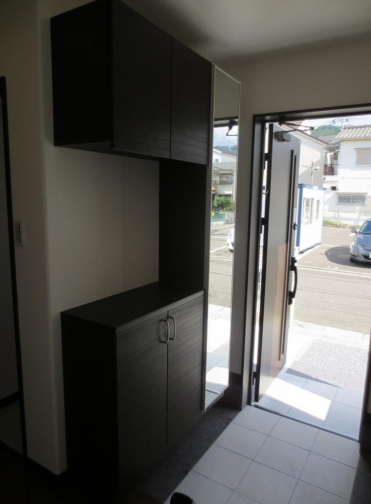 Entrance. Local (late October 2013) Shooting  It is the entrance of the No. 3 place model house.  Systemic Utsuseru with mirror in plenty of shoes cloak