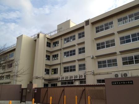 Primary school. 330m to Shijo elementary school
