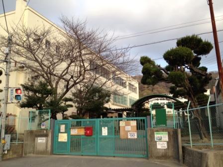 Junior high school. 620m to Shijo junior high school