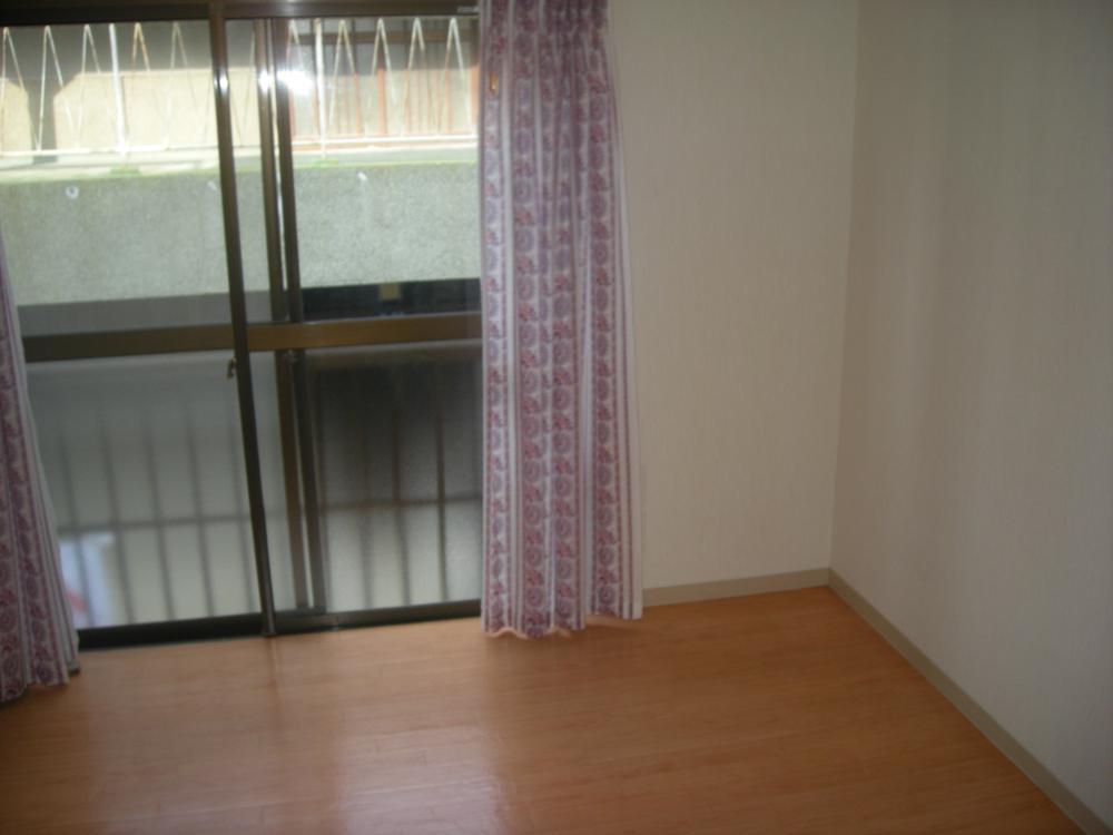 Non-living room. Indoor (11 May 2013) Shooting