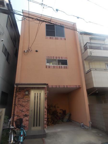 Local appearance photo. Also happy super near mom