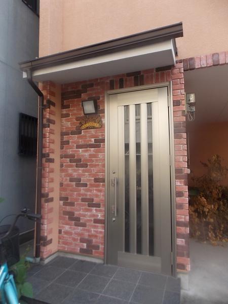 Other. Intercom with TV monitor that can check the visitor's