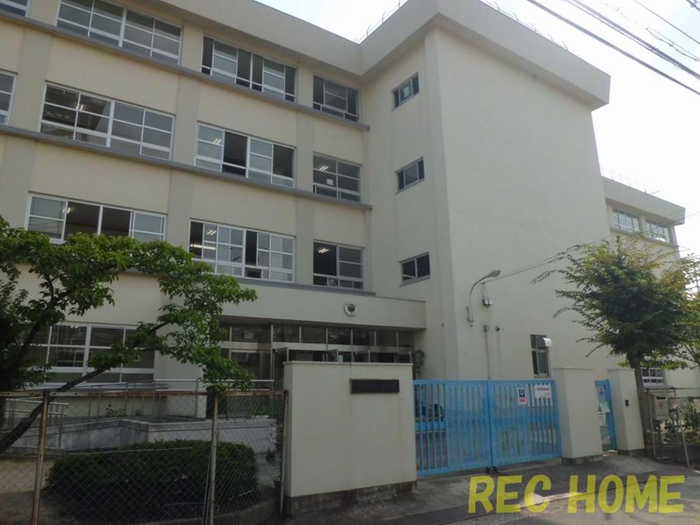 Primary school. 566m to Daito City Fukano Elementary School