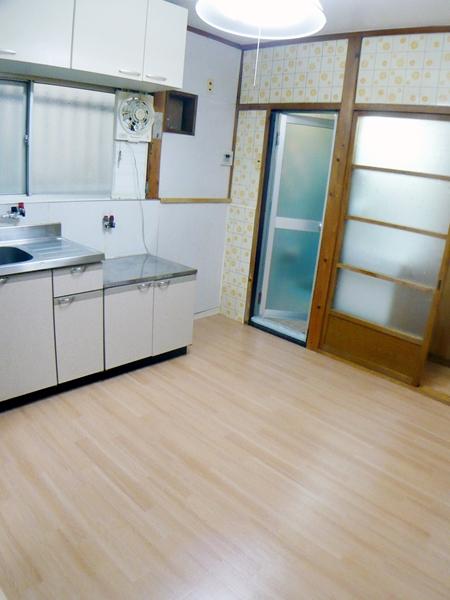 Kitchen. Madoyu in the kitchen