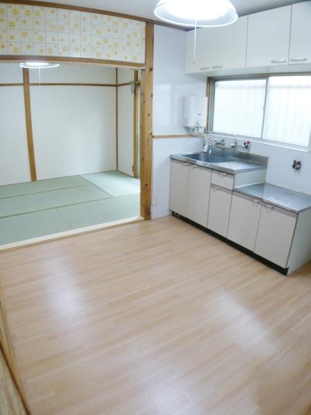 Living. Flooring Zhang Kawasumi