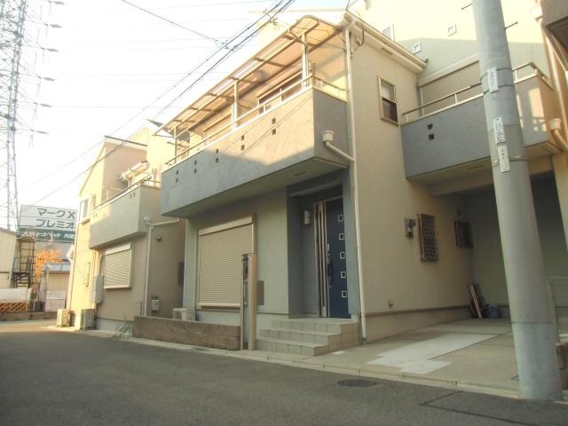 Local appearance photo. Bright and Spacious Living