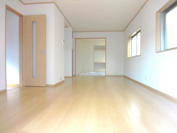 Living. Bright living room where the light is plugged.