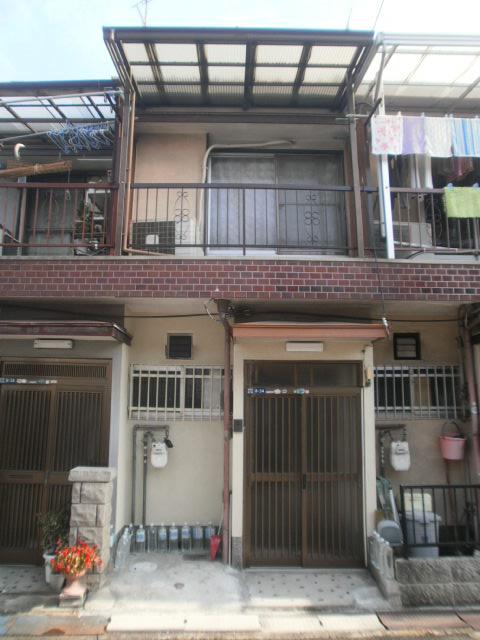 Local appearance photo. Local (11 May 2013) Shooting