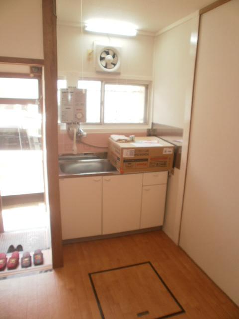 Kitchen. Indoor (11 May 2013) Shooting