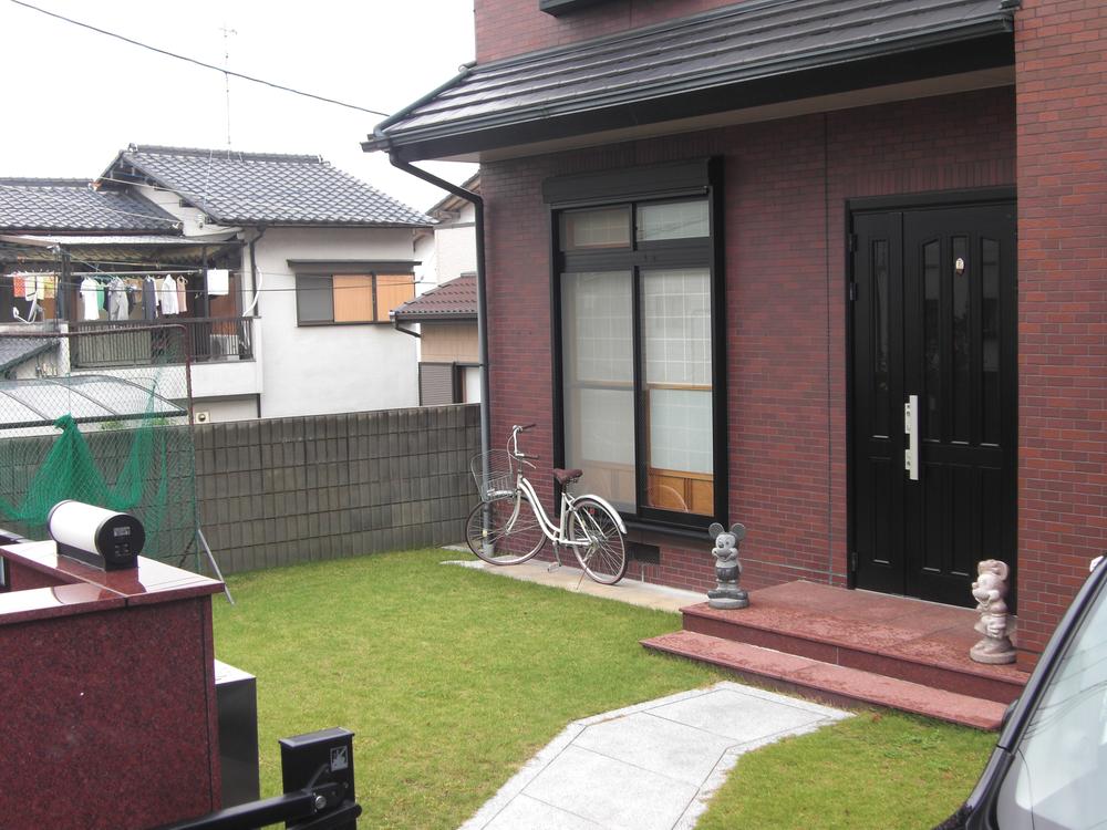 Local appearance photo. Local (10 May 2013) Shooting