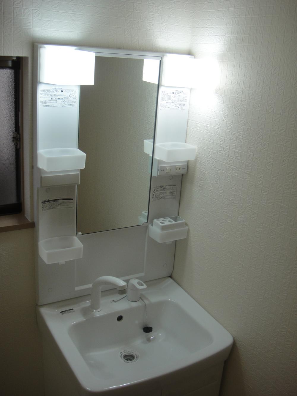 Wash basin, toilet. ^^ From here every day grooming