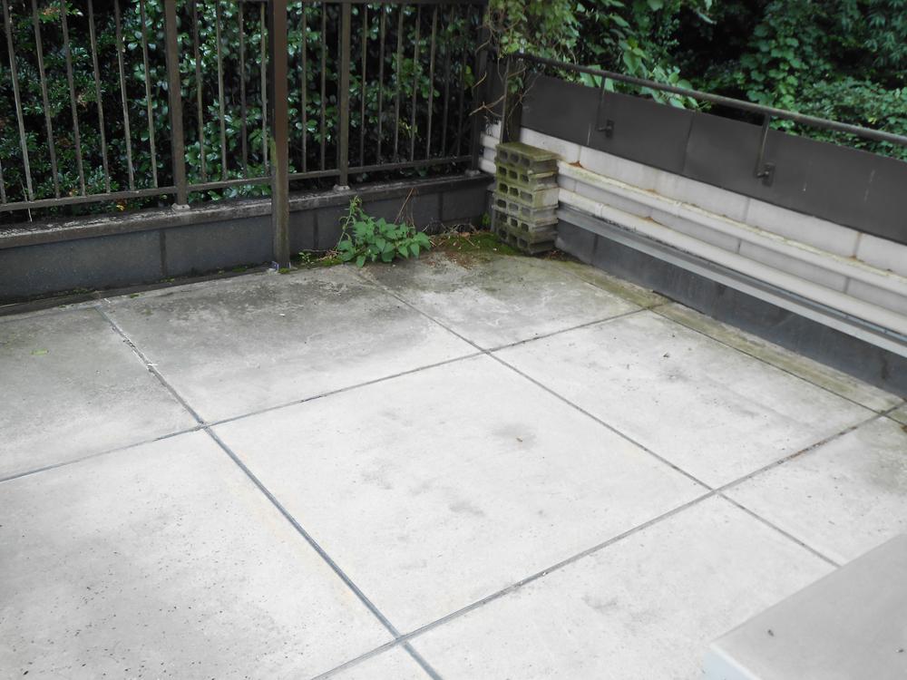 Local appearance photo. Local (June 2013) Shooting Also it has become a large amount of Hoseru as laundry with a large balcony. 