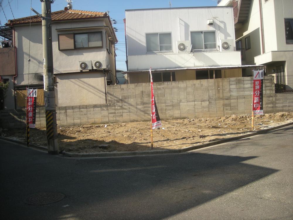 Local photos, including front road. Day is good!