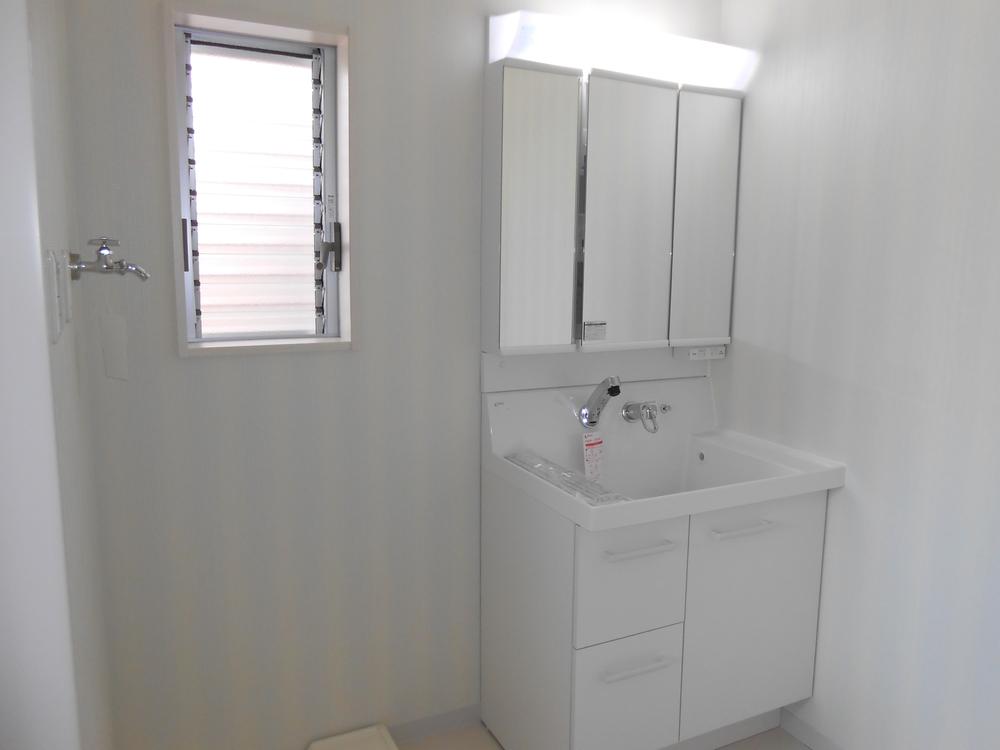 Wash basin, toilet. Indoor (11 May 2013) Shooting