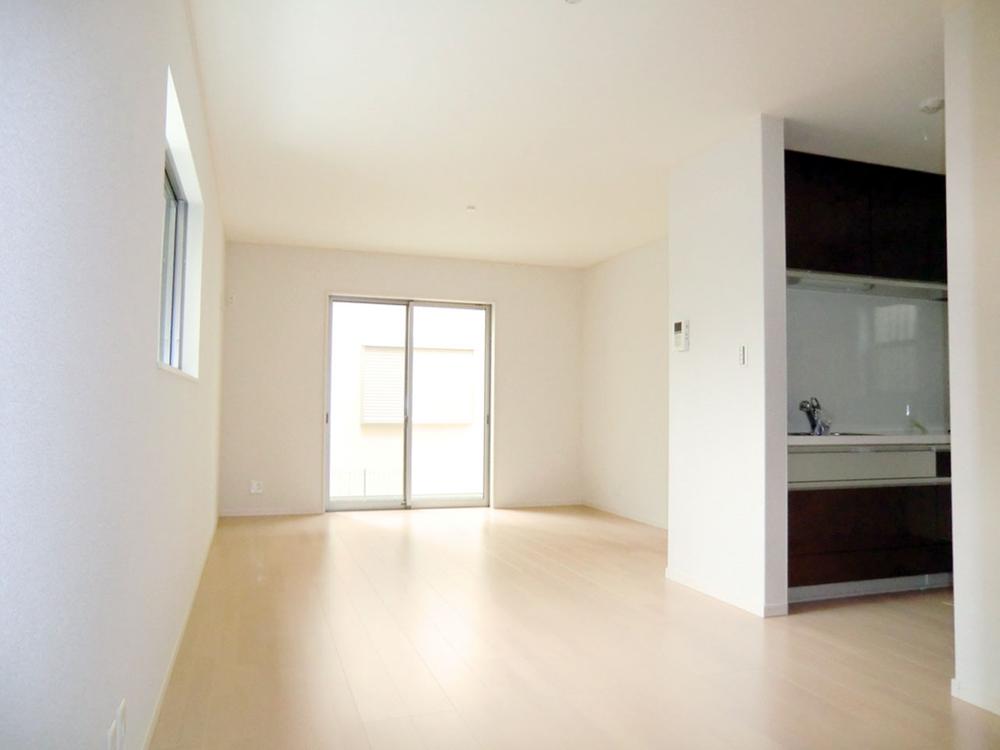 Same specifications photos (living)