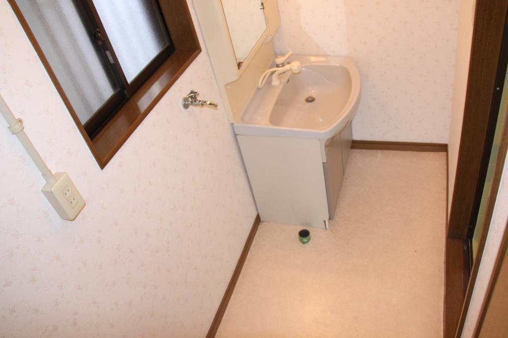 Wash basin, toilet. Indoor (September 2013) Shooting