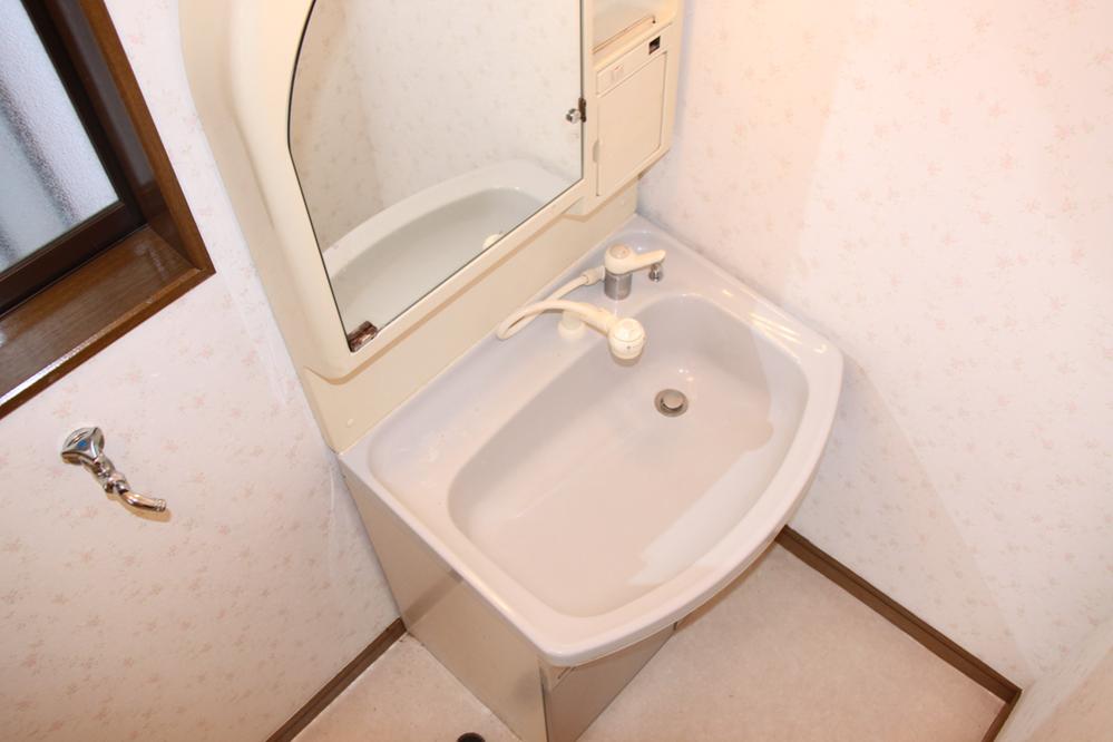 Wash basin, toilet. Indoor (September 2013) Shooting