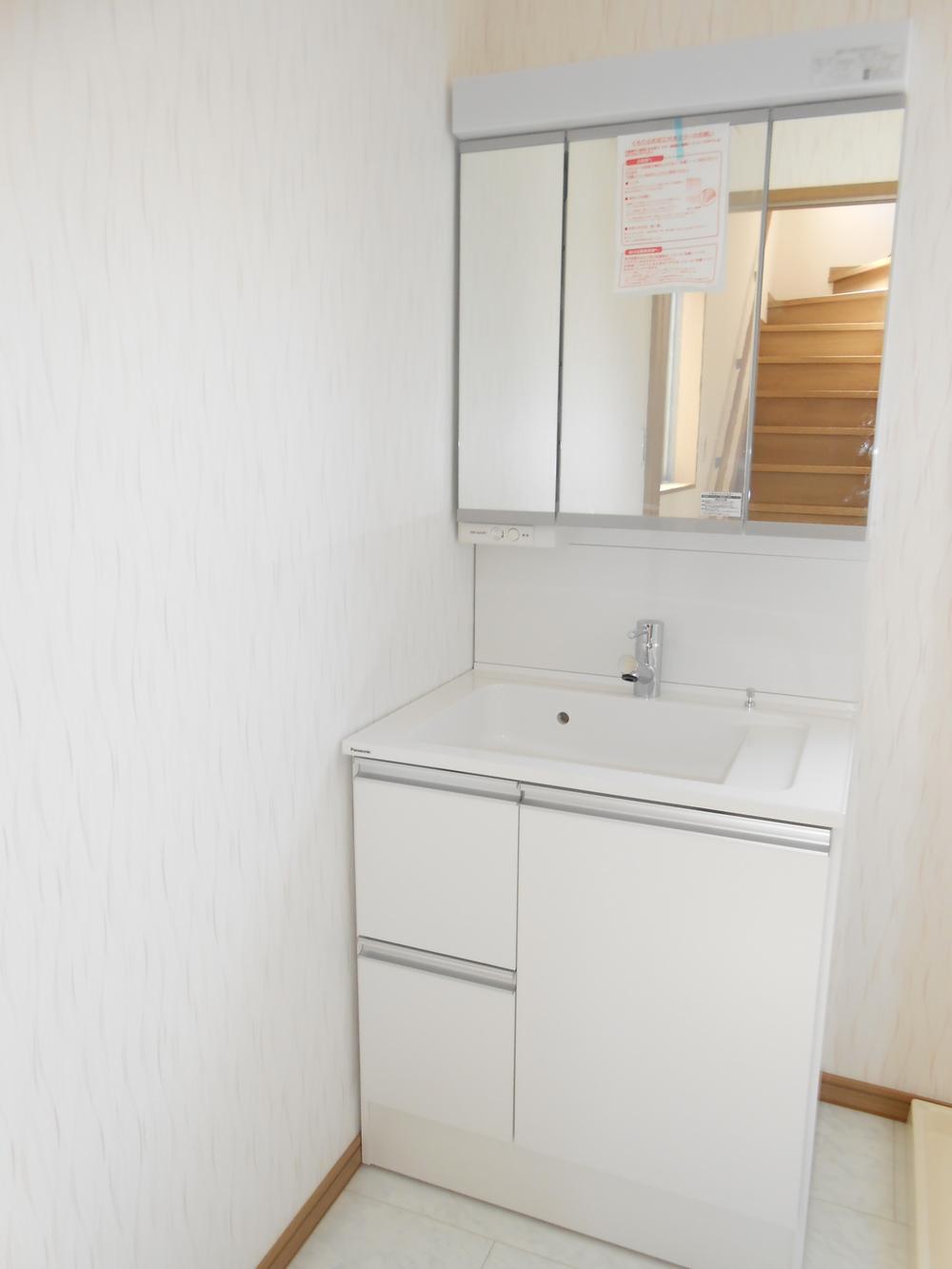 Wash basin, toilet. Indoor (June 2013) Shooting