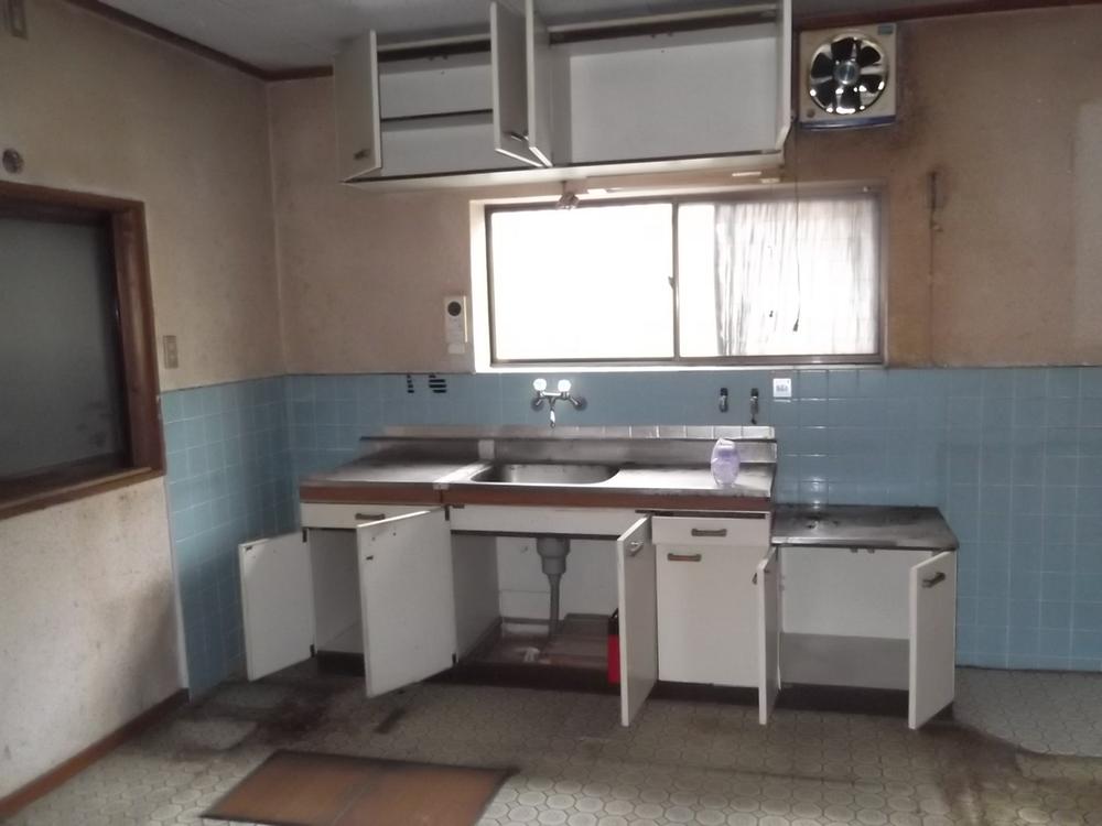 Kitchen. Indoor (June 2012) shooting