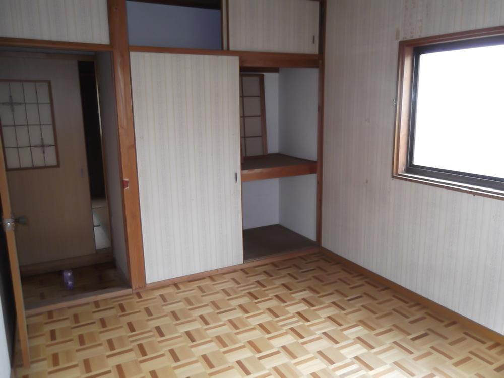 Non-living room. Indoor (June 2012) shooting