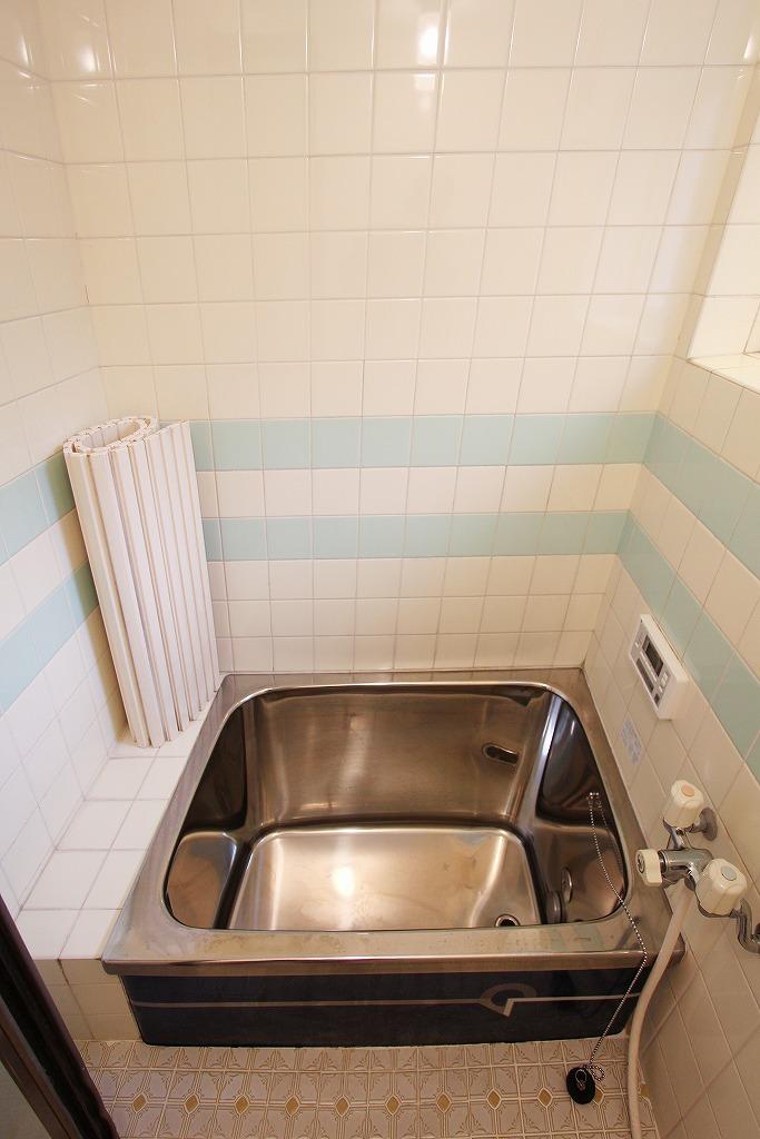 Bathroom. Indoor (11 May 2013) Shooting