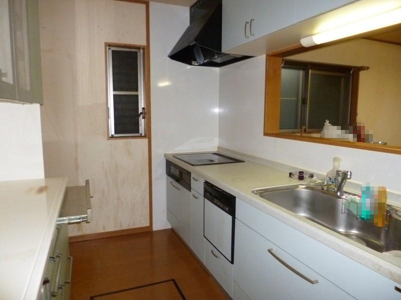 Kitchen.  ☆ System kitchens with an off-white tones! IH correspondence