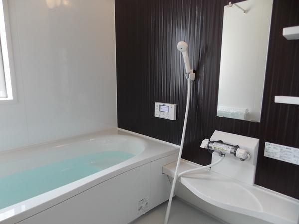 Bathroom. Comfortable bath time in a convenient Otobasu function