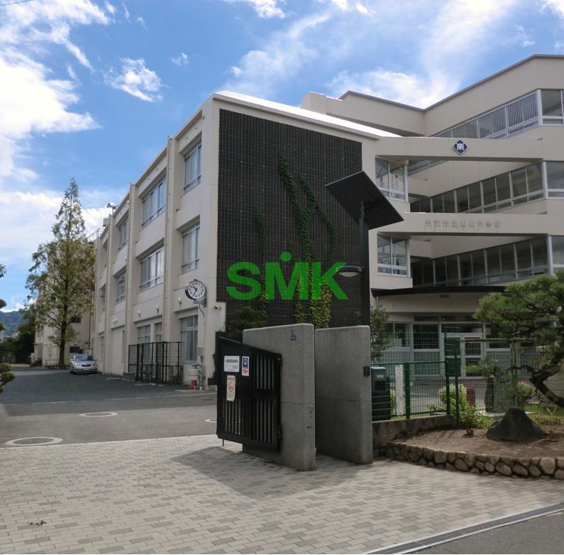 Junior high school. Nango 127m until junior high school