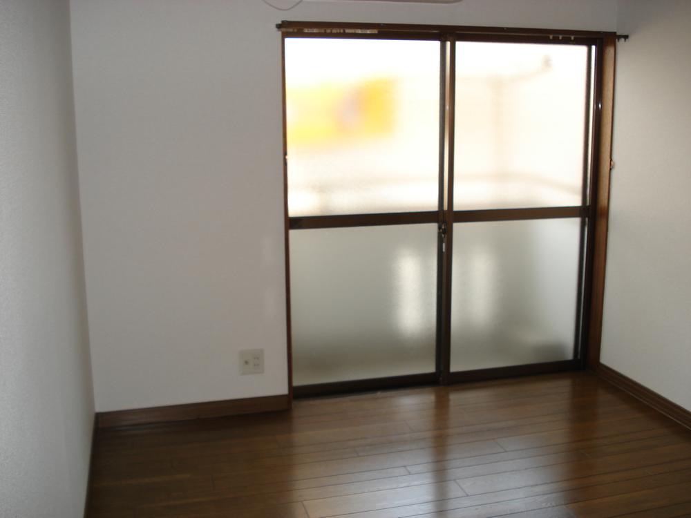 Other introspection. Bright and clean Western-style. 