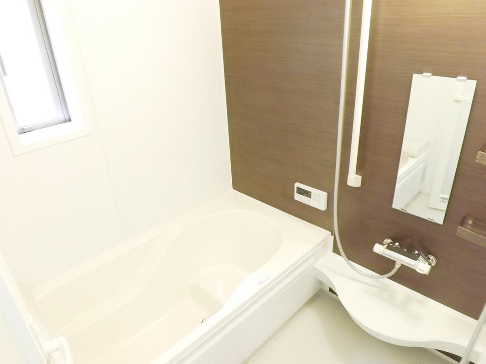 Bathroom. Local photo (bathroom) Bathroom heating dryer! Warm bath!