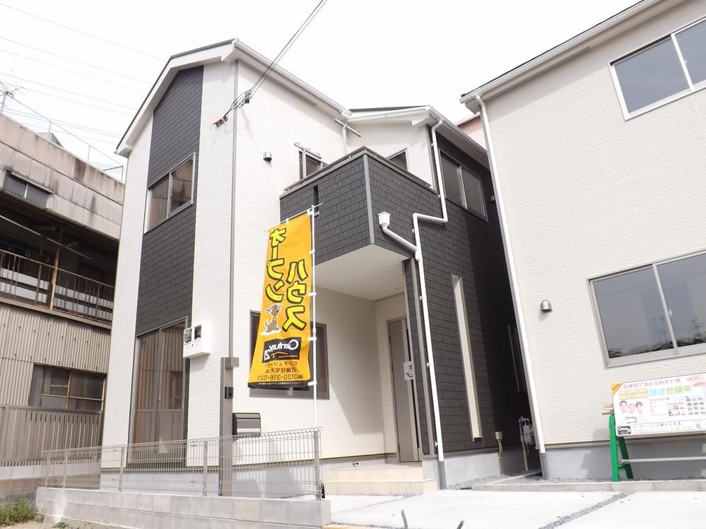 Local appearance photo. Local photos (streets)