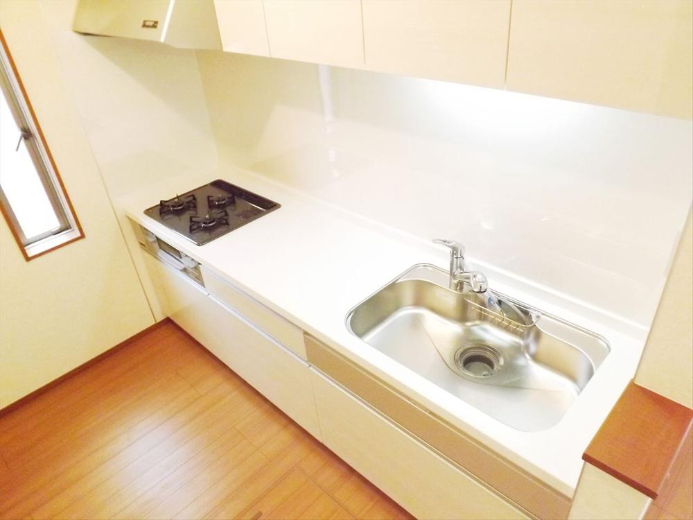 Same specifications photo (kitchen). Same specifications photo (kitchen) Cleaning Easy 3-neck of the IH cooking heater!