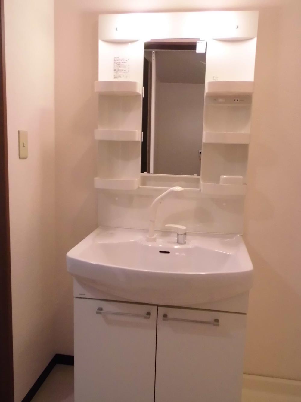 Wash basin, toilet. 2013 December wash basin also had made! 