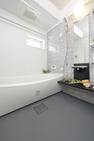 Bathroom. The bus time to healing space. Bathroom Dryer also standard equipment