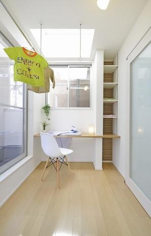 The second floor of a dry room. Established the removal free of laundry bar and ironing it is likely to hurt counter. Brightness preeminent light enters from the top light. Also is excellent flow line that leads to the main bedroom through a walk-through closet. Likely housework becomes fun!
