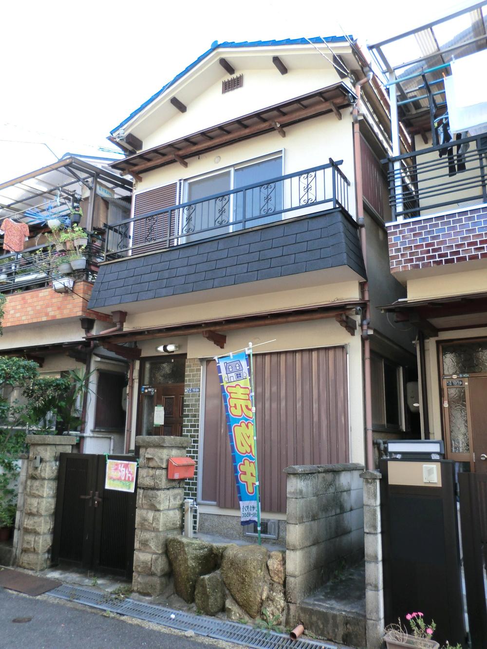 Local appearance photo. Local (September 2012) shooting